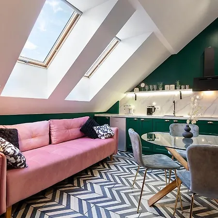 Luxurious Flat Near Opera Theatre Apartment