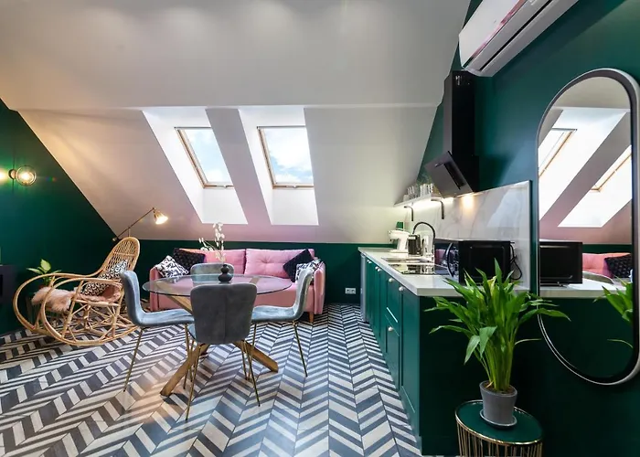 Апартаменты Luxurious Flat Near Opera Theatre-self Check-in & Netflix